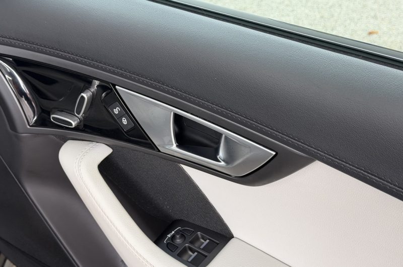 Interior 12