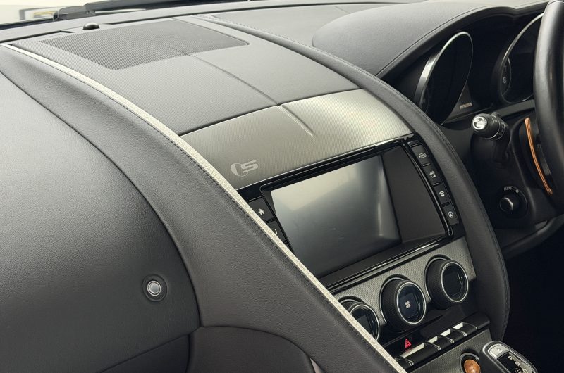 Interior 5