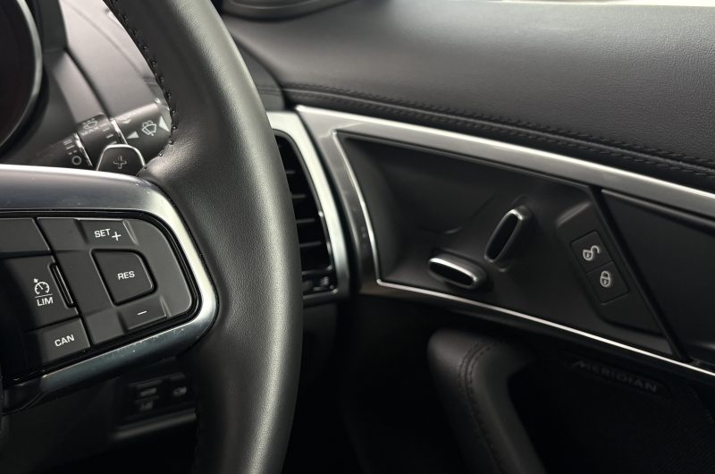 Interior 8