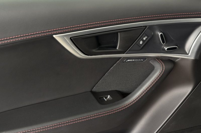Interior 8